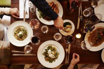 VINOTECA FEASTING IMAGE