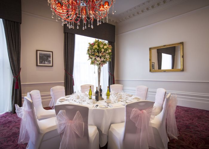 Private Dining Rooms At The Grosvenor Hotel In Victoria Sw1 The Grosvenor Hotel Viceroy Suite Private Dining Image Round Table Set For 10 Wedding Guests